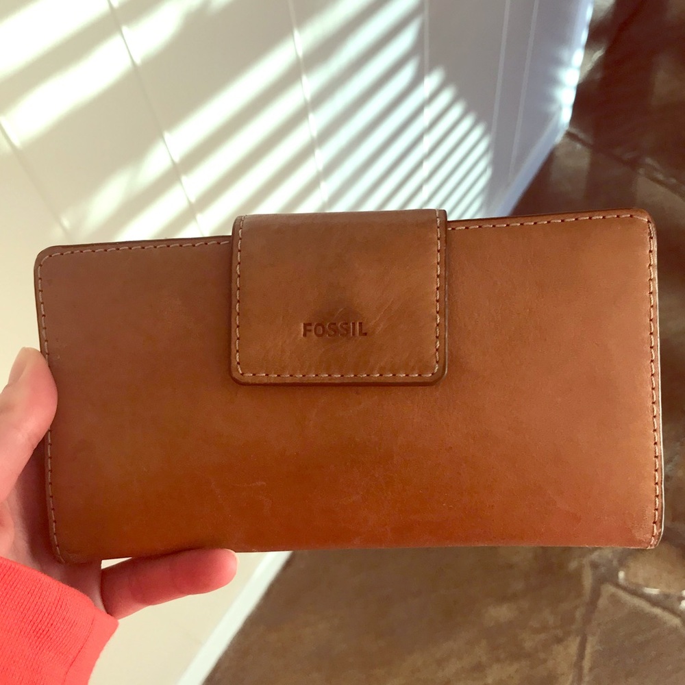 brown fossil wallet